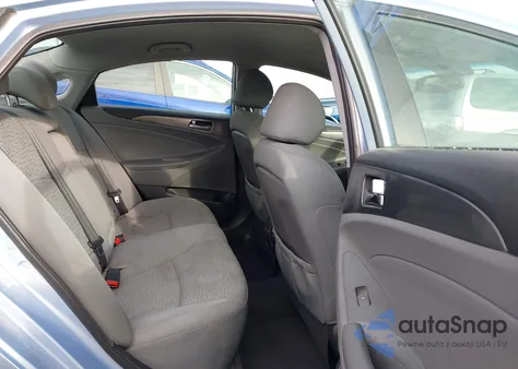 2013 Hyundai Sonata Hybrid z USA, uszkodzony, nr VIN KMHEC4A40DA082684